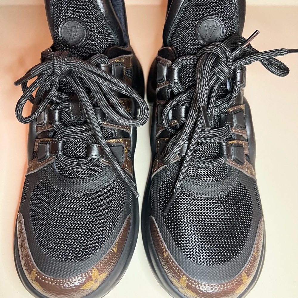 Louis Vuitton Calfskin Monogram LV Archlight Sneakers. - Picture 4 of 6